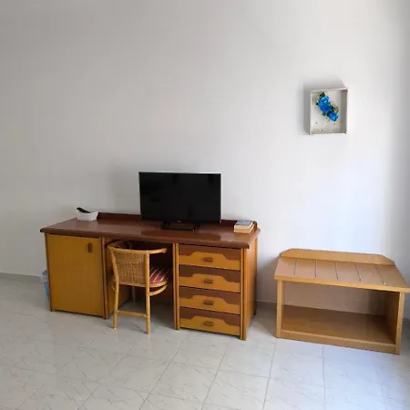 Rooming House 3*