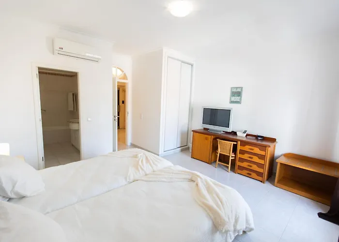 Urban - Moradia Mendes Pensión Portimão