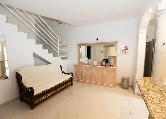 Urban - Moradia Mendes Pensión 3*