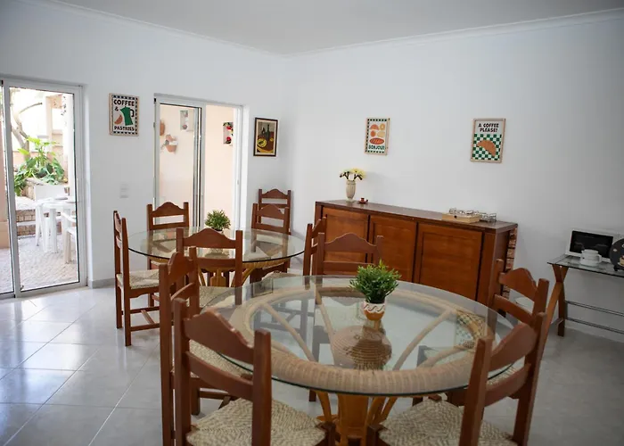Pensión Urban - Moradia Mendes 3*