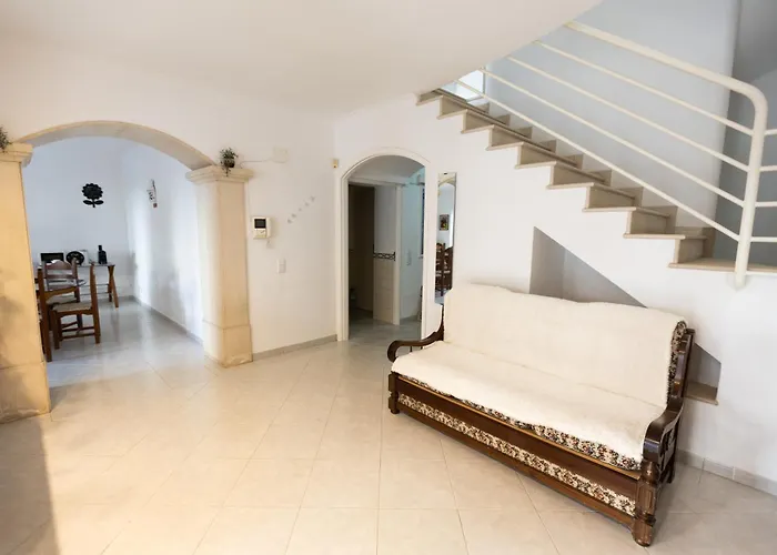 Pensión Urban - Moradia Mendes 3*